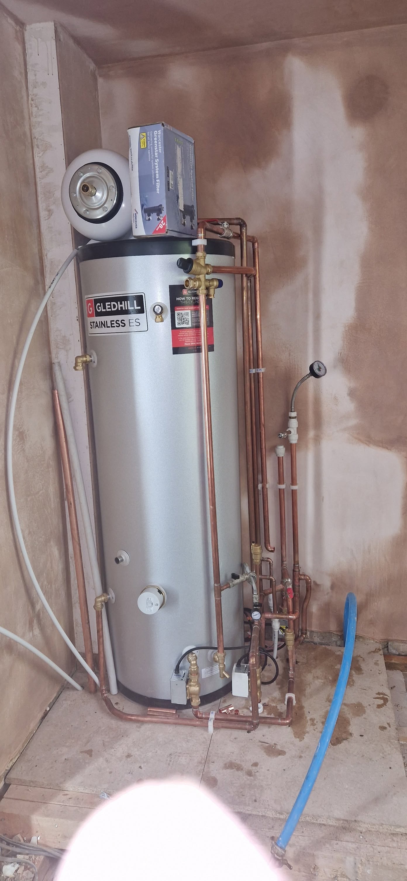 Gledhill stainless unvented cylinder with Worcester system filter and copper pipework